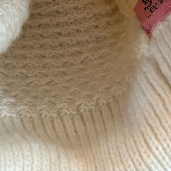 Juicy Couture White Knit Beanie Hat One Size Heart Logo Winter Cozy - Picture 7 of 13